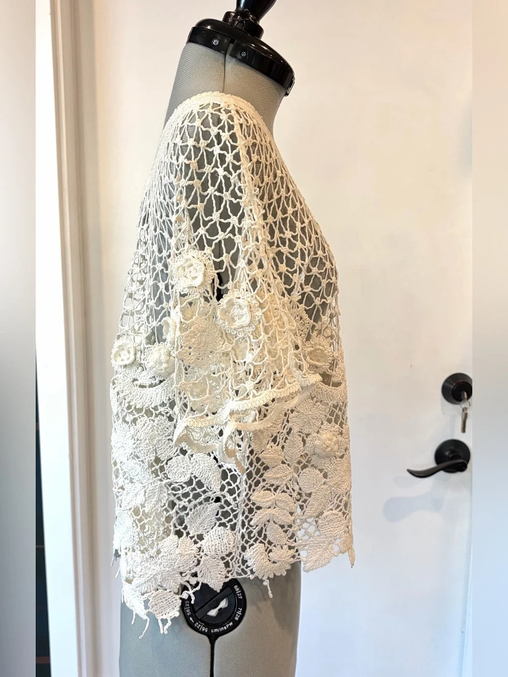 CHANEL VTG Spring ‘06 Lagerfeld Crochet Floral Lace Top, short sleeve, EUC, 40/8
